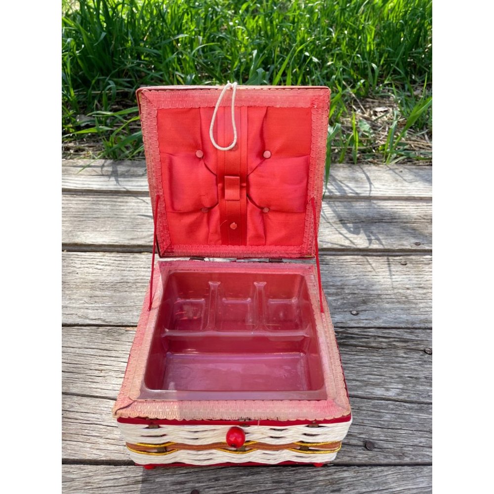 Vintage raffia straw Small Sewing Box Retro Red - Picture 6 of 15
